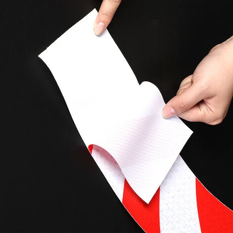 Bande De Signalisation Réfléchissante En Sergé Rouge Et Blanc De 10 Cm De Large Et 25 M De Long. 2 Bande De Signalisation Réfléchissante En Sergé Rouge Et Blanc De 10 Cm De Large Et 25 M De Long. – Image 2