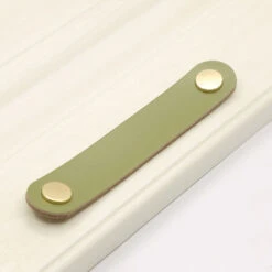 Poignee De Porte Cuir - 4 Poignee Cuir - Poignées De Meuble En Cuir Avec Vis Accessoires - Poignées De Placard Pour Armoire, Cuisine Et Porte(vert Olive, Double Trou)