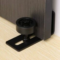 Héloise Guide De Plancher De Porte De Grange, Rouleau De Guide De Plancher De Porte Coulissante 1PCS Réglable Avec Longue Fente En Métal Robuste Avec Support Montage Pour Toutes Les Portes Grange -Promos Matériel Boutique 79319934 5