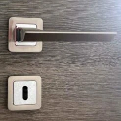 Poignées De Porte Sur Rosace Chromées Satinées - Modèle Morgan Trou De Clé L